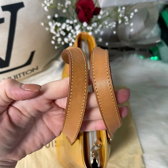 Louis Vuitton Yellow Tote Bag Vernis Empreinte Monogram 🎉for @lndutton only🎉 - Picture 3 of 14